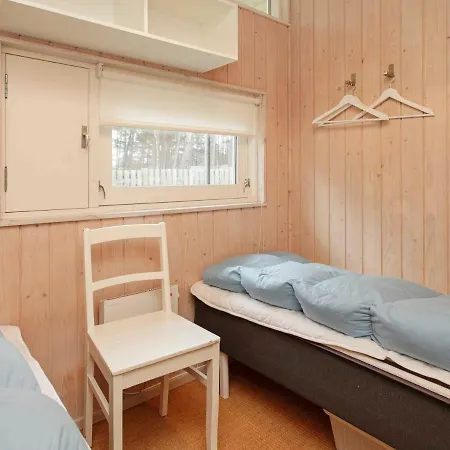 Three-bedroom Holiday In 7 Semesterbostad *
