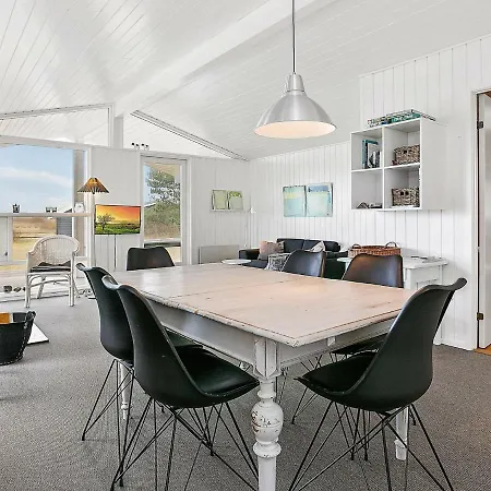 Semesterbostad Three-bedroom Holiday In 7