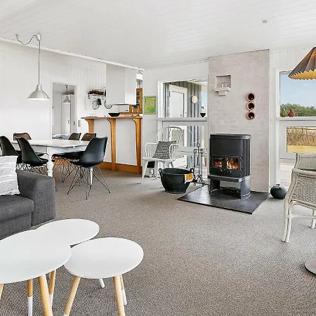 Three-bedroom Holiday In 7